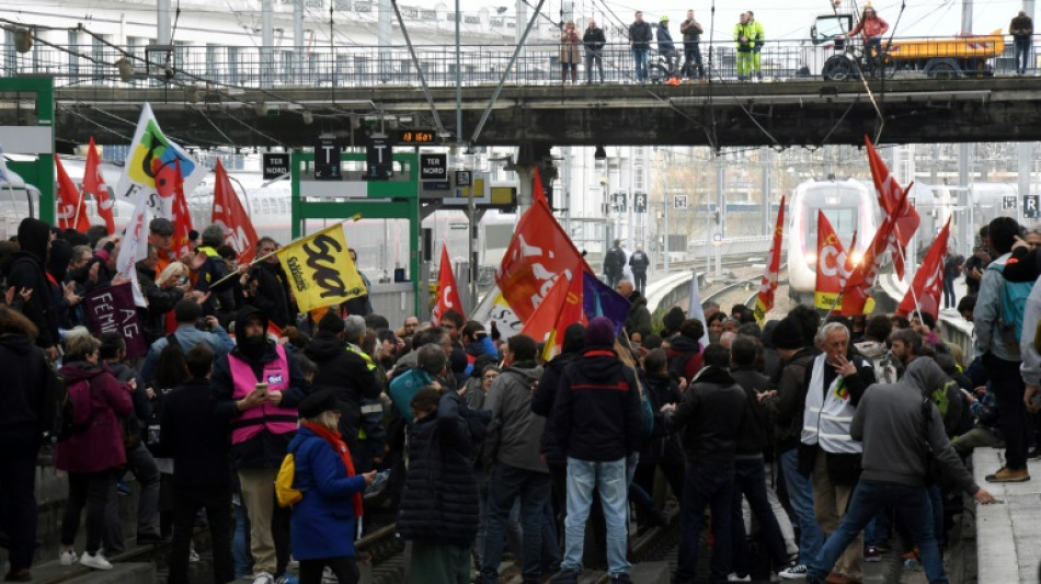 Nuevas protestas y mociones de censura en Francia contra reforma de pensiones