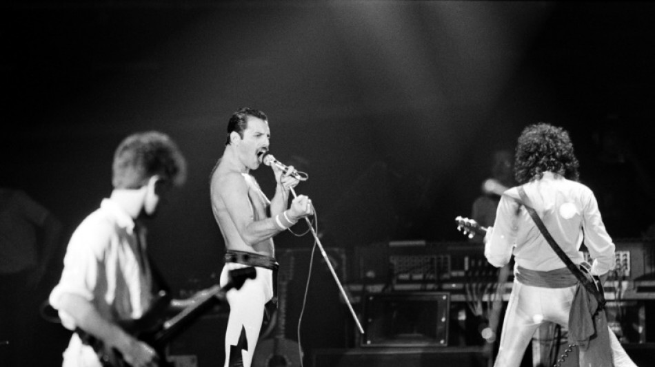 Começa leilão excepcional de milhares de itens pessoais de Freddie Mercury