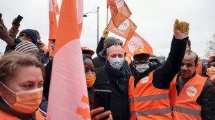 Les "travailleurs essentiels" manifestent à l'appel de la CFDT