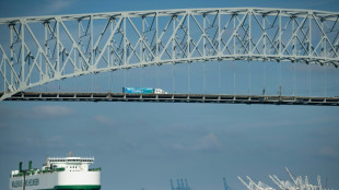 Ponte cai em Baltimore depois de ser atingida por navio