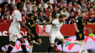 Real Madrid se deja puntos en Sevilla, el Atlético golea con hat-trick de Griezmann