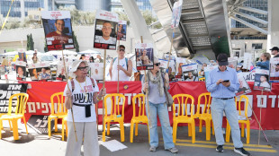 Famiglie ostaggi protestano a Tel Aviv e accusano il governo