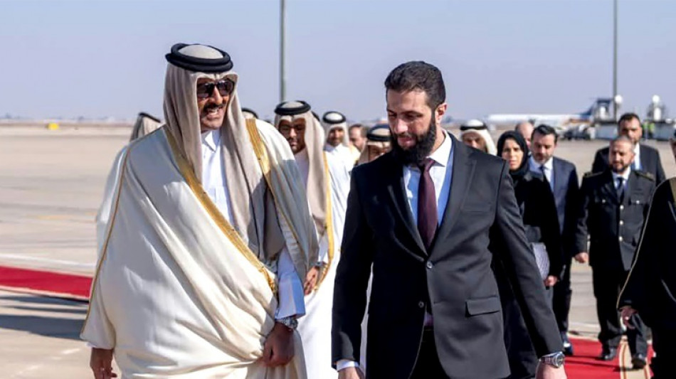 El emir de Catar es el primer jefe de Estado en visitar al nuevo líder sirio