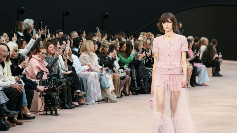 Chanel juega con las proporciones en el cierre de la Semana de la Moda parisina