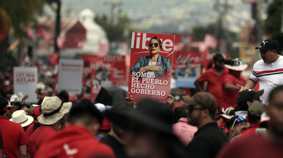 Honduras: in migliaia in piazza in sostegno di presidente Castro