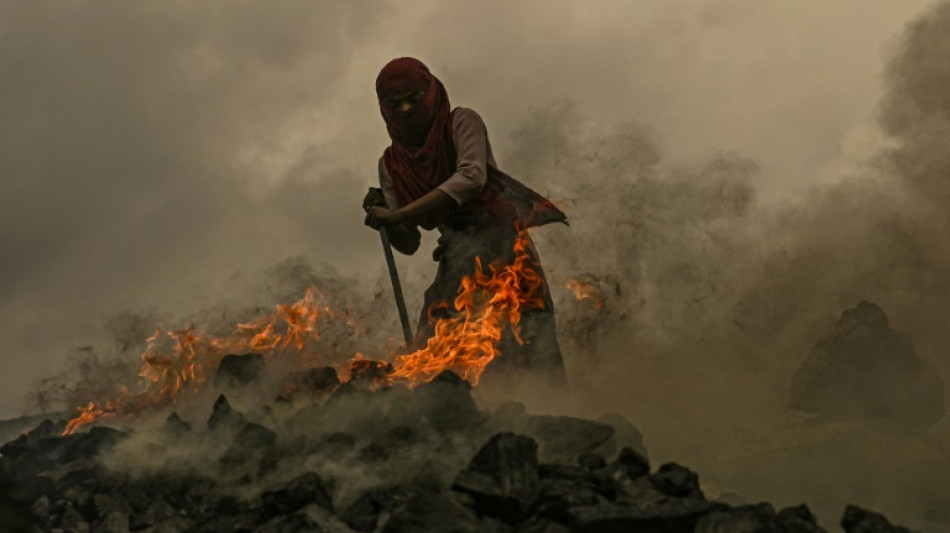 Cien años de incendios convierten unas minas de India en un "infierno"