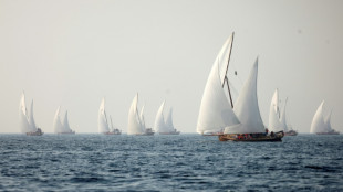 Loin des gratte-ciel de Dubaï, les amoureux de la mer mettent les voiles