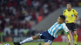 Paolo Guerrero acerta saída do Racing da Argentina