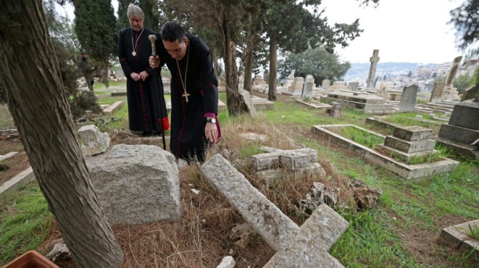 Profanan decenas de tumbas cristianas en Jerusalén