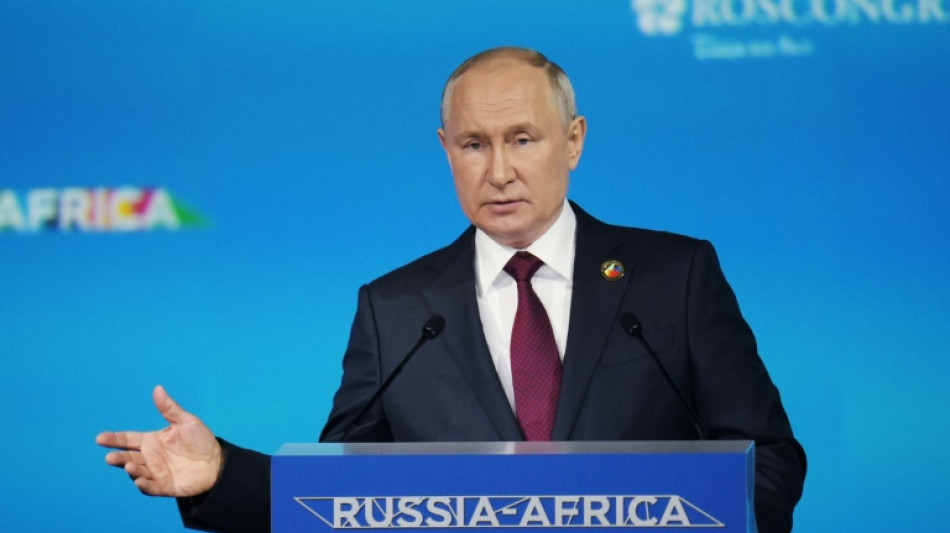 Putin inicia cúpula Rússia-África com promessa de grãos grátis para seis países