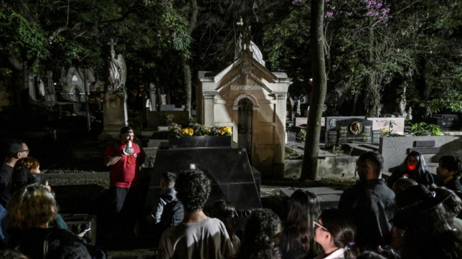 Passeio noturno no Cemitério da Consolação, uma viagem pela história do Brasil