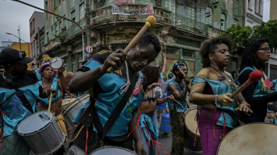 Le carnaval apporte la joie dans l'enfer du crack au Brésil