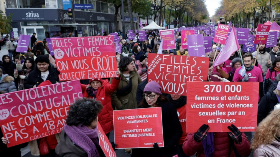 Landesweite Proteste gegen Gewalt an Frauen in Frankreich