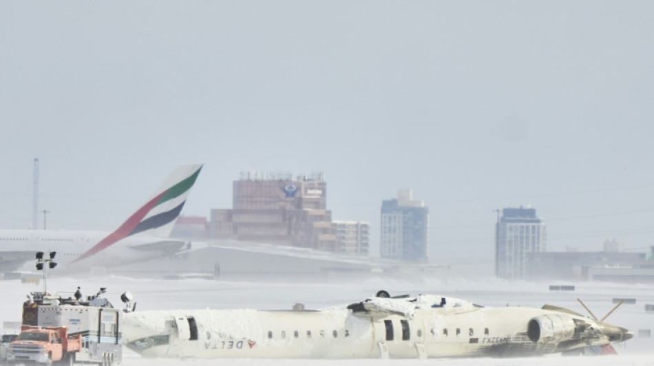 Avión volcado en Toronto descendió muy rápido, según informe preliminar