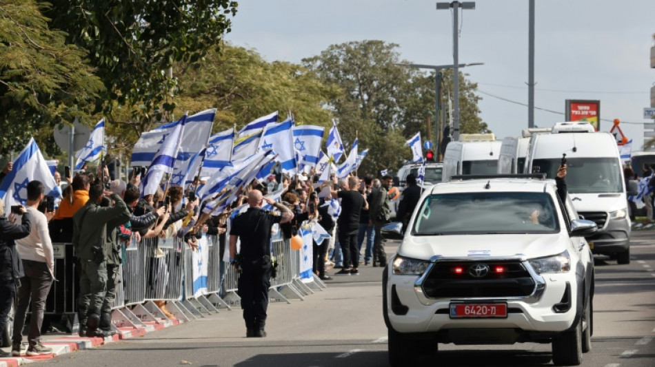 Le Hamas remet les corps de quatre otages, les cercueils arrivent à Tel-Aviv