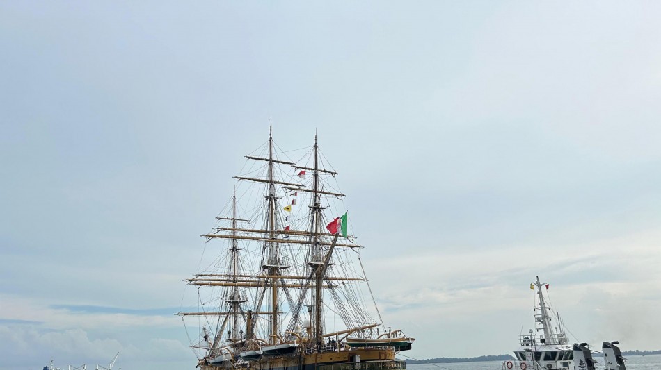 L'Amerigo Vespucci lascia Singapore, 'ponte tra le culture'