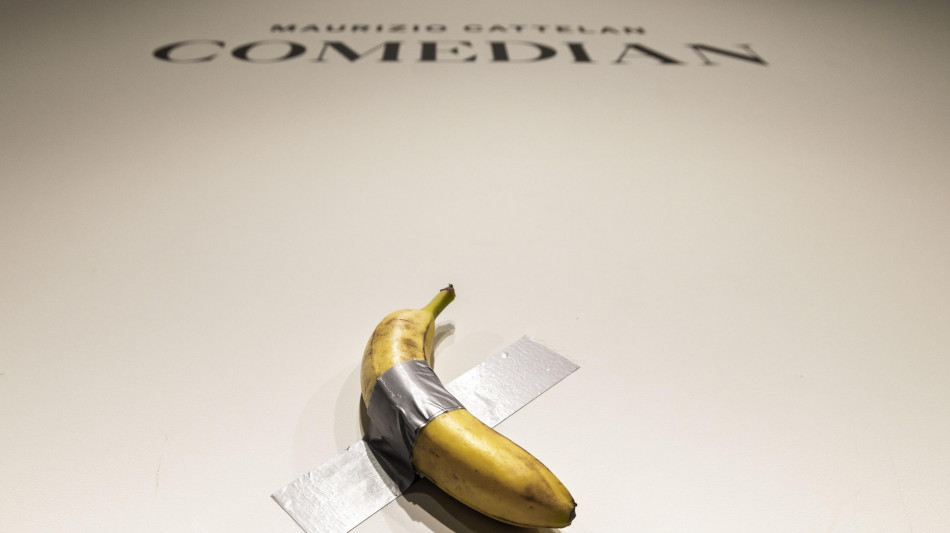 Tycoon delle cripto mangia banana di Cattelan da 6,2 milioni