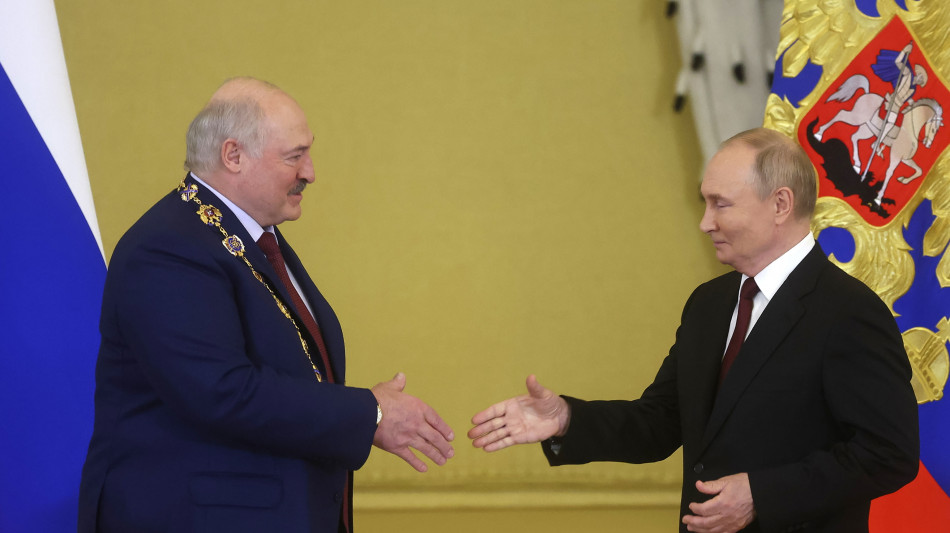 Putin conferisce a Lukashenko l'Ordine di Sant'Andrea