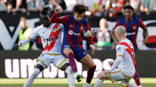 El Barcelona se salva del naufragio en Vallecas con un empate in extremis ante el Rayo