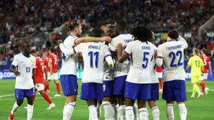 França começa Euro com vitória sobre Áustria (1-0) mas Mbappé fratura nariz