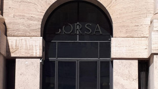 Borsa: Milano apre in calo, -0,53%