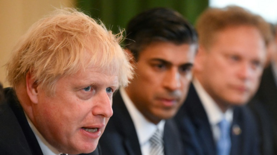 Nuevas fotos reavivan las acusaciones del "partygate" contra Boris Johnson