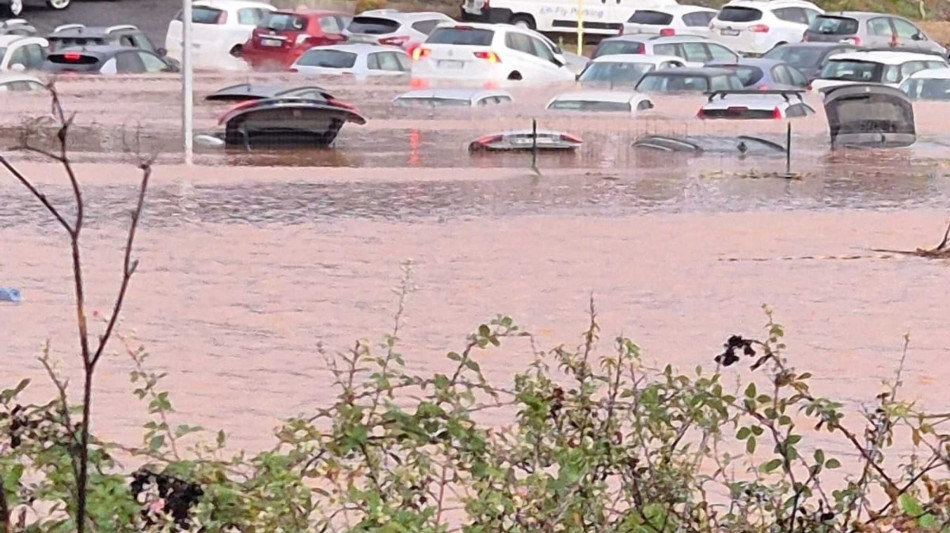 Maltempo nel catanzarese, esonda un torrente e isola paese