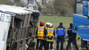 Un car scolaire se renverse en Eure-et-Loir: une lycéenne tuée, le conducteur en garde à vue