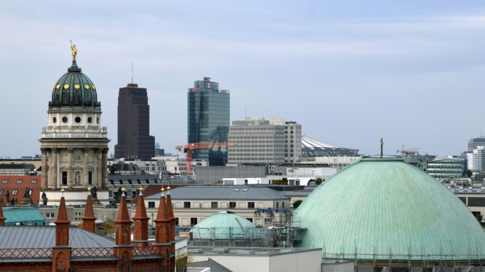 Frau Kette geraubt und von Auto mitgerissen - Berliner Polizei fasst Verdächtigen