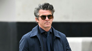 Ex-jogador inglês Joey Barton é condenado por agredir esposa