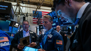 Wall Street hésite à l'ouverture d'une semaine chargée