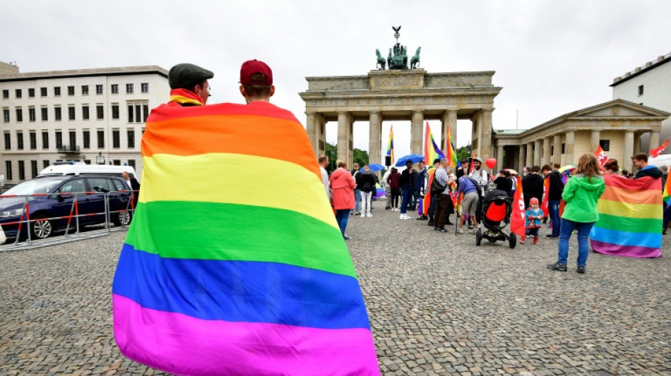 Regenbogenflagge darf an Bundesgebäuden gehisst werden