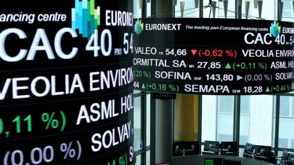 La Bourse de Paris termine en hausse, le regard tourné vers la politique et la Fed