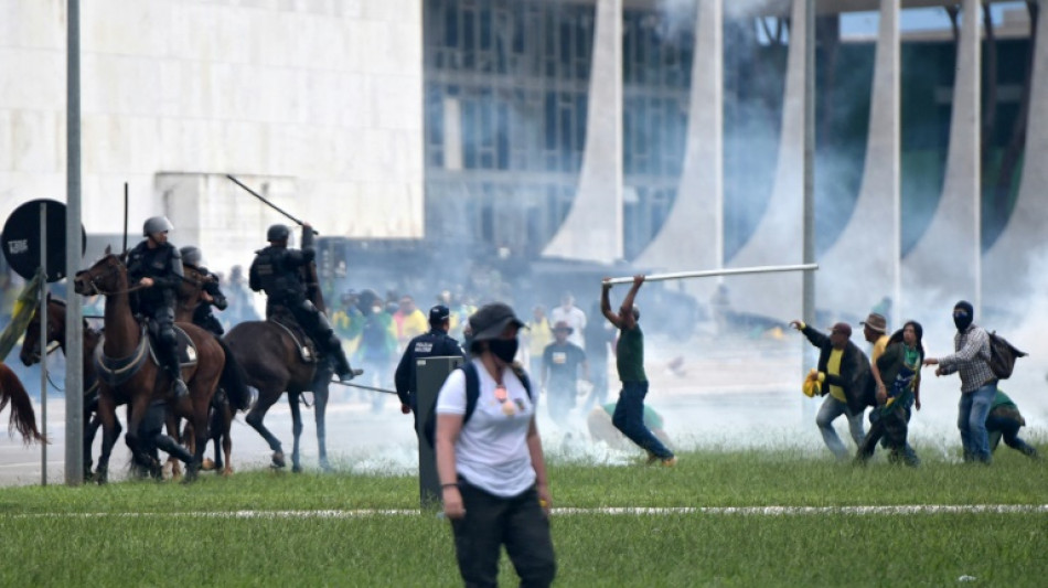 Brésil: Lula constate les dégâts après la réédition du "Capitole" à Brasilia