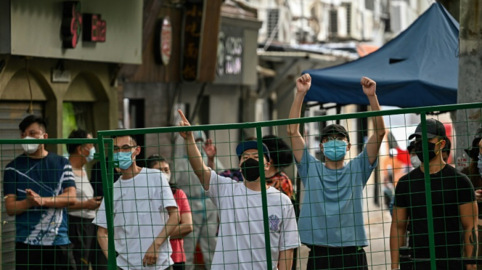 Covid à Shanghai: des habitants en colère après un reconfinement