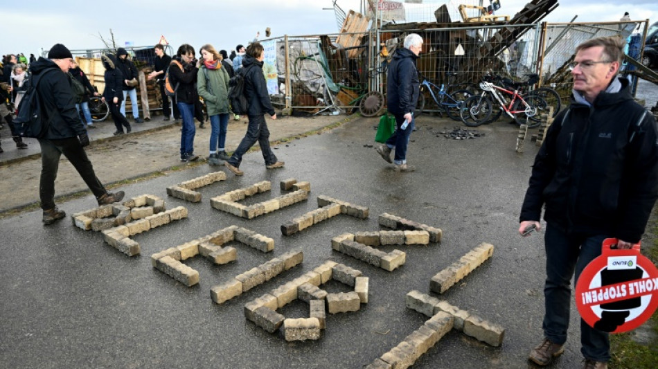 Polizei entfernt Barrikaden in Umgebung von Lützerath