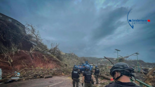 Equipes de emergência lutam contra o tempo para socorrer arquipélago francês devastado por ciclone