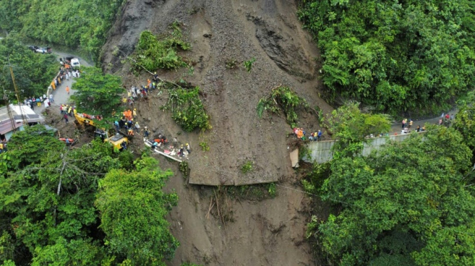 Colombie: trois morts et une vingtaine coincés dans un glissement de terrain