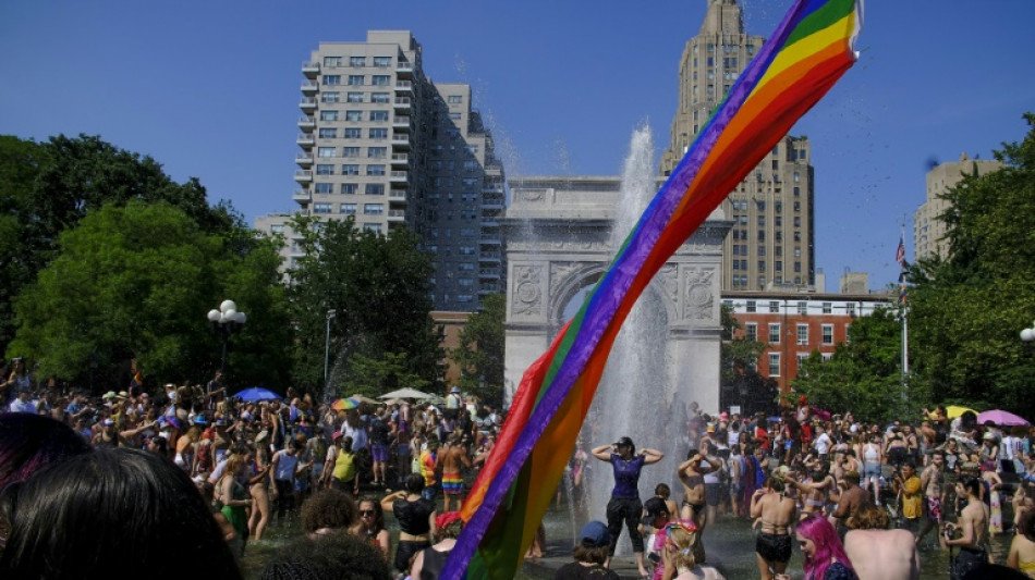 Estampida en desfile del Orgullo en Nueva York al confundir fuegos artificiales con disparos