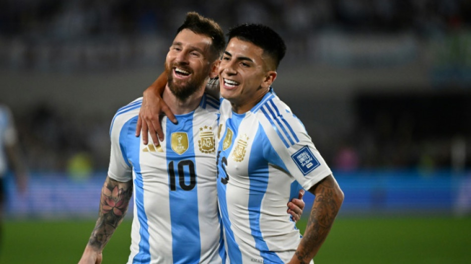 Con una tripleta de Messi, líder Argentina aplasta a Bolivia; Colombia hunde a Chile y se acomoda en el premundial