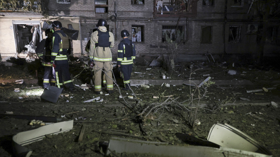 Kiev, raid russi su un villaggio in Zaporizhzhia, 2 morti