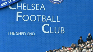 Chelsea shrug off sanction uncertainty, Arsenal move into top four