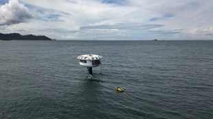 Alemão vive a 11 metros submerso no mar em busca de recorde do Guinness