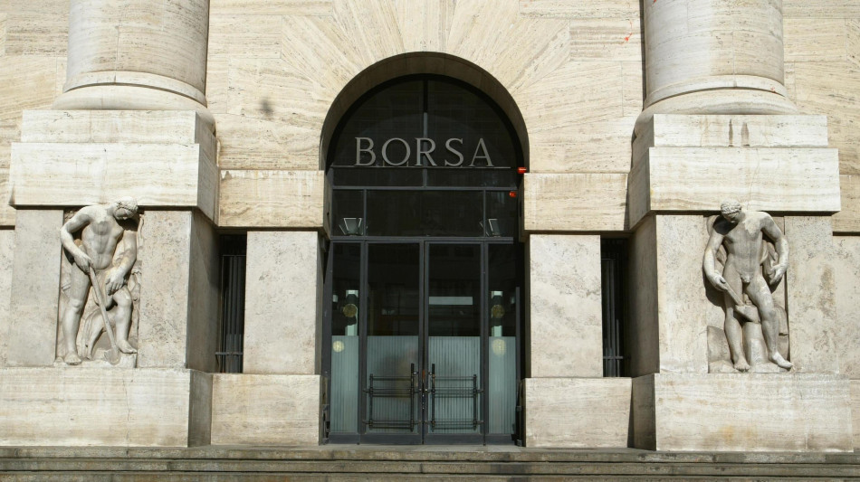 Borsa: Milano apre in calo dello 0,22%