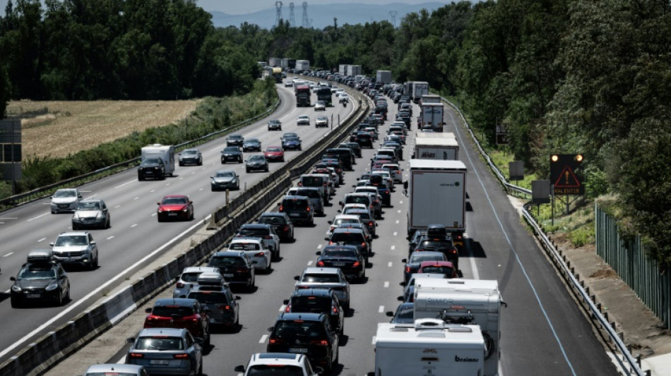 Vacances: près de 800 km de bouchons, difficultés sur l'A10 et l'A7