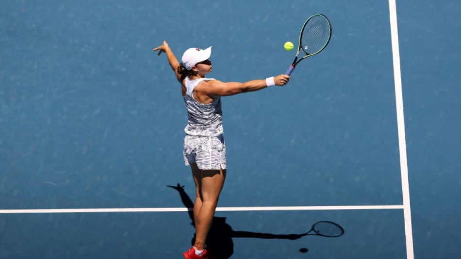 Barty avanza con solvencia a la tercera ronda en Melbourne