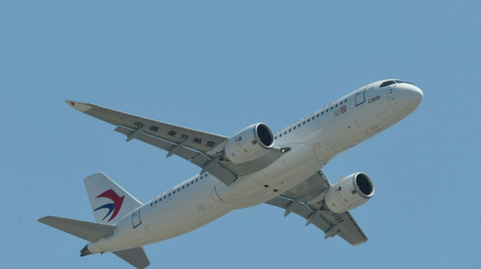 Primer avión de pasajeros producido por China realizó su vuelo inaugural