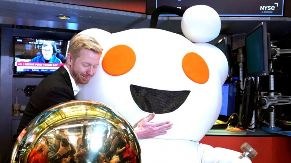 La red social Reddit sube casi un 40% en su debut en Wall Street