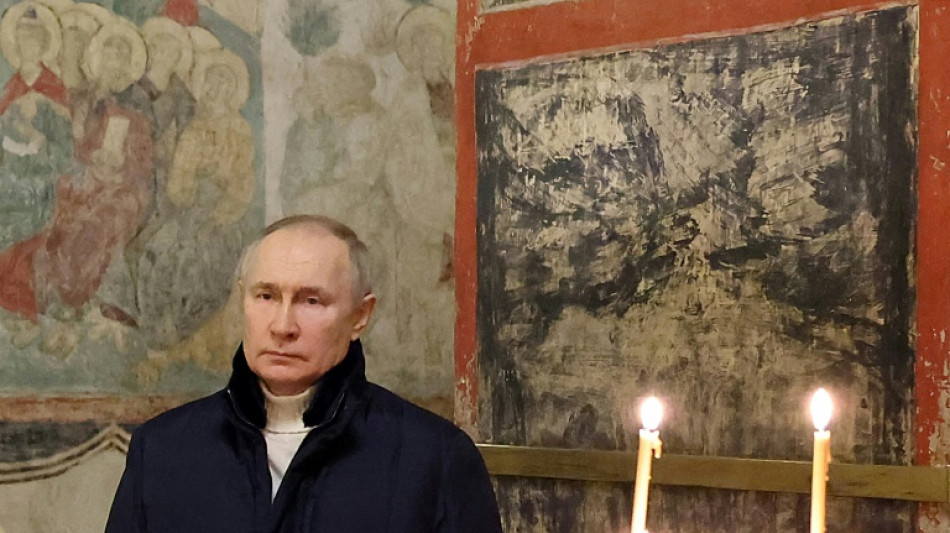 Lone Putin observes Christmas at Kremlin church 