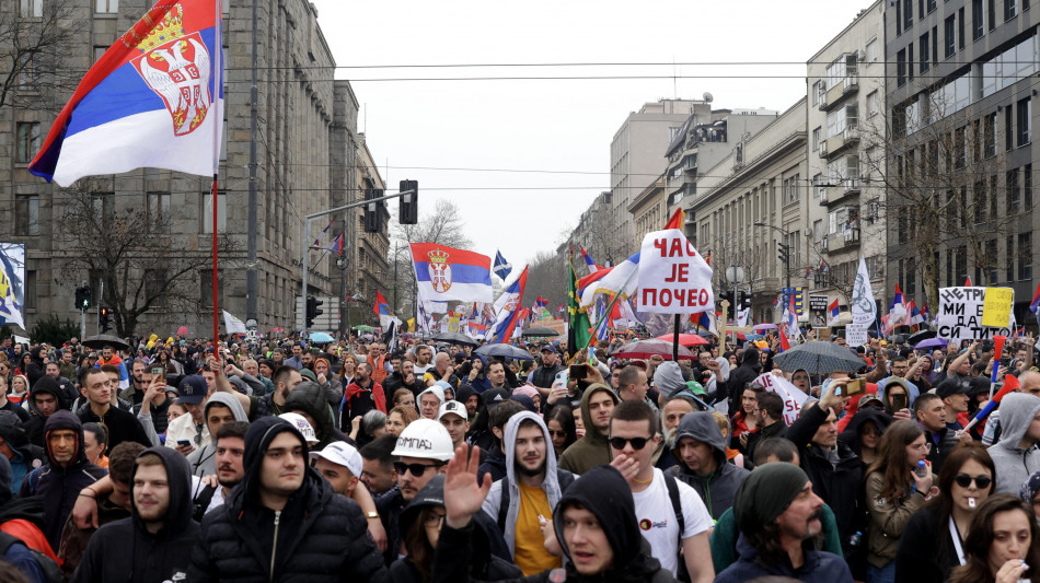 Serbia, 'tra i 275.000 e i 325.000 manifestanti oggi a Belgrado'